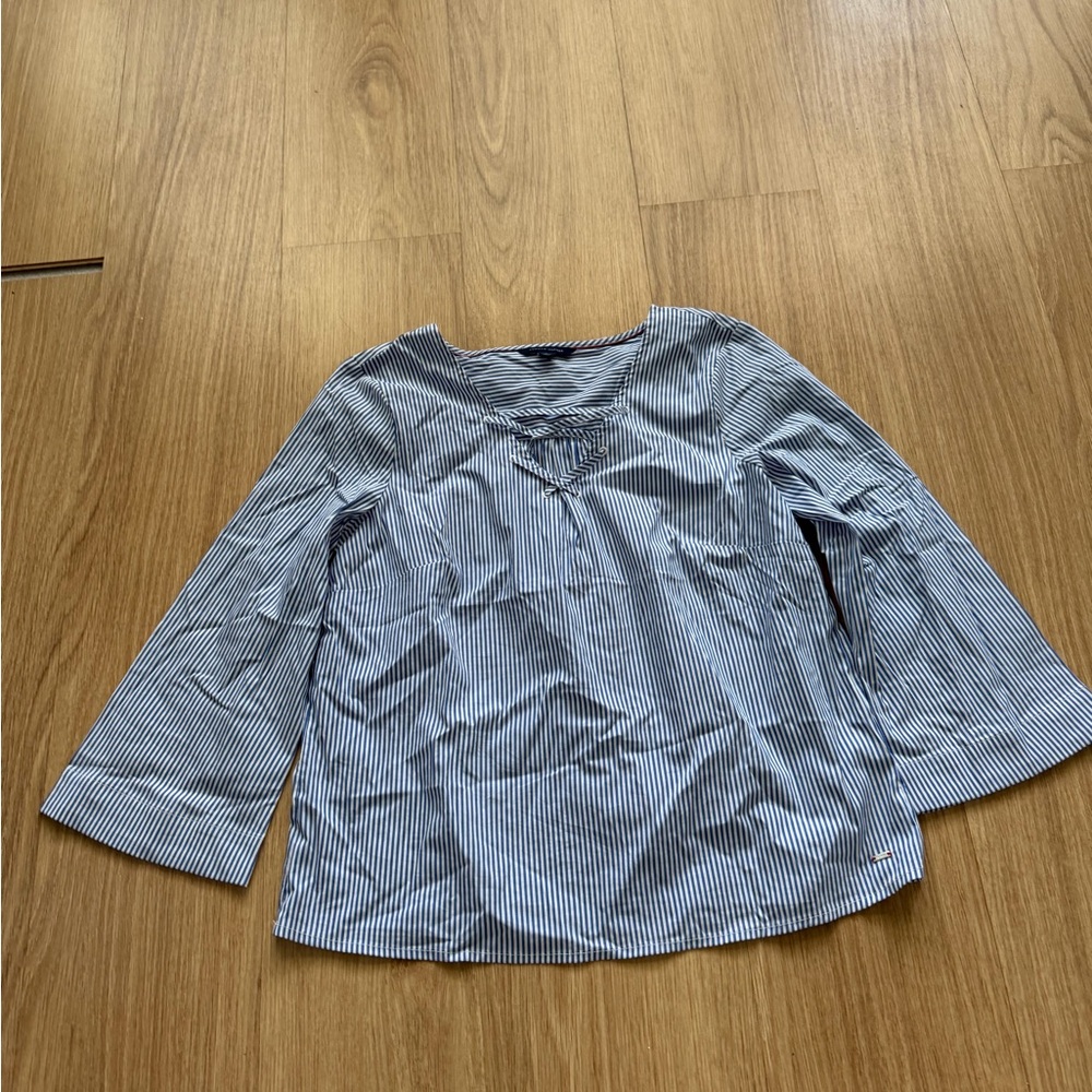 Tommy Hilfiger Blue and White Striped V-Neck Blouse 👚 size M new
